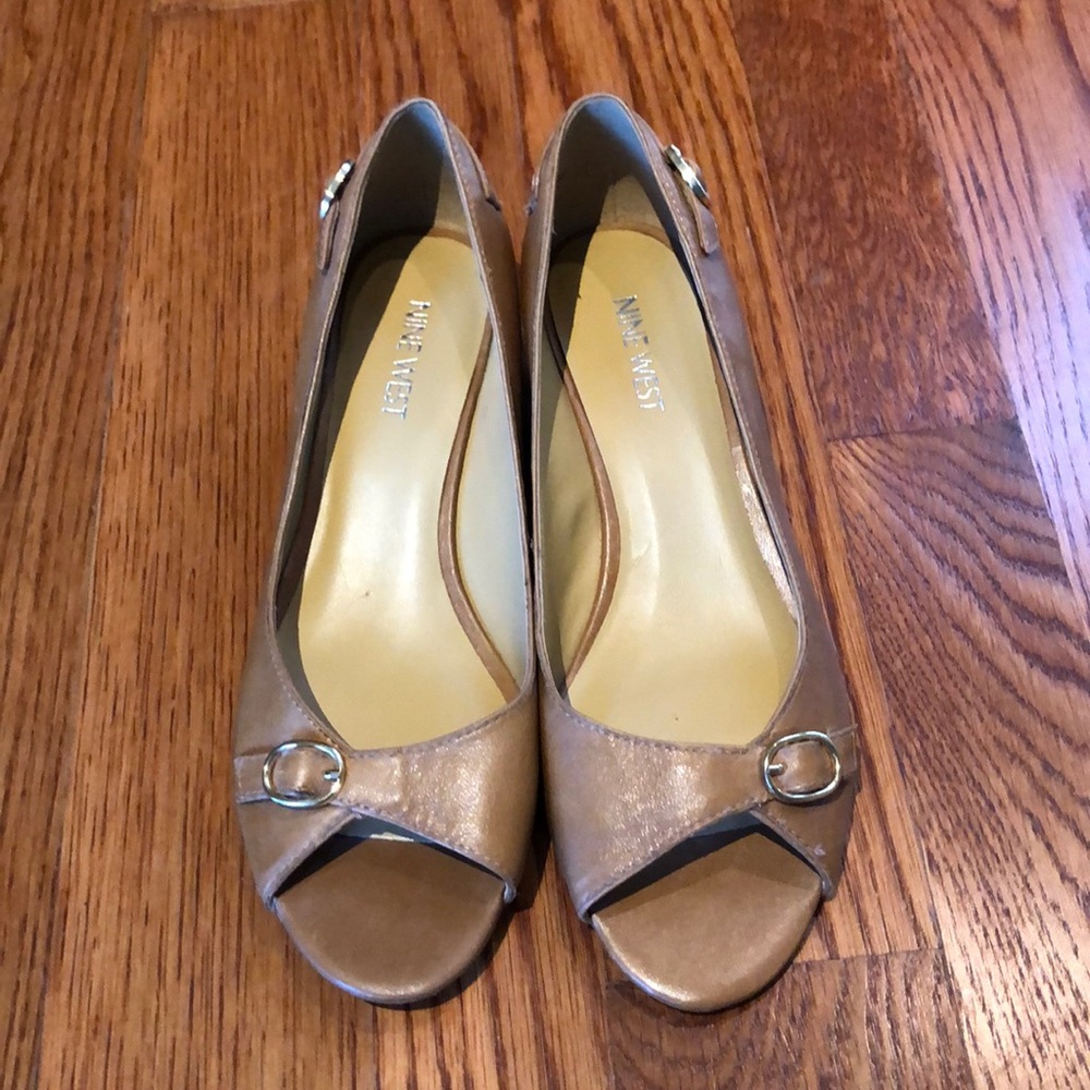 NINE WEST beige shoes ~ worn once.